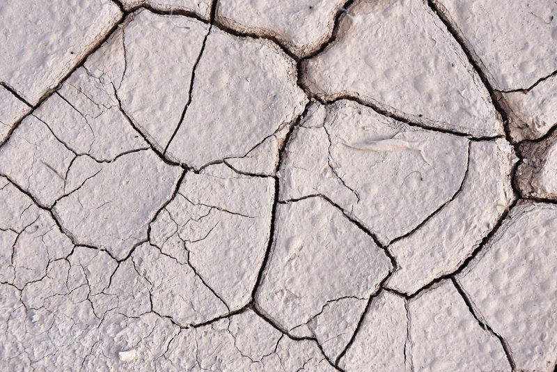 Understanding cement cracks: Causes and effective solutions-image