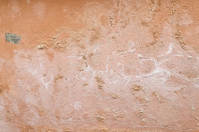 How to prevent efflorescence in plaster and concrete finishes? -image