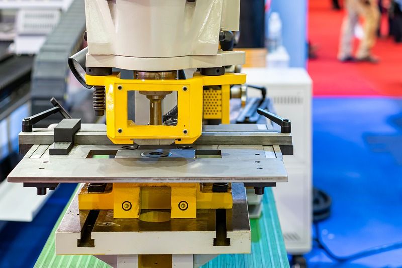 How steel stamping impacts precision in auto parts production-image