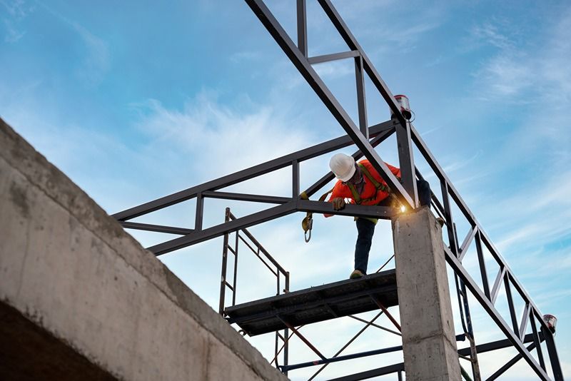 How steel trusses strengthen the roof structure of PEBs?-image
